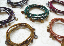 アミレザーのぐるぐるブレスレット